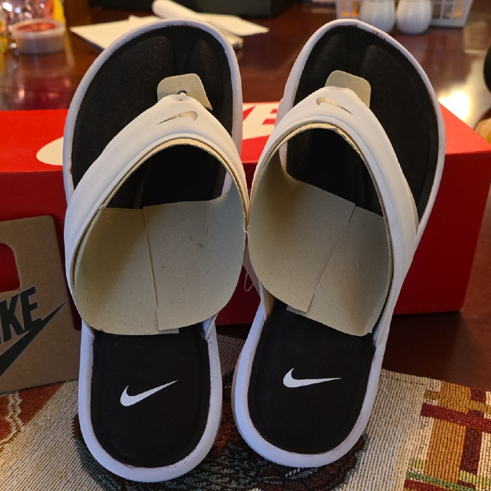 NWT!! Womens Black and White Slide Sandals